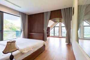 bán golf villa - tam đảo 2300m2 - 4t th/máy mt 30m dòng tiền 2,4 tỷ/năm 40 tỷ tam đảo