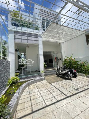 bán căn nhà vườn 1 tầng, hẻm xóm chiếu cạnh bênh kđt vĩnh điềm trung, nội thất đẹp giá chỉ hon 5tỷ
