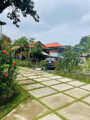 bán biệt thự ở, cần bán bớt 1 căn căn biệt thự vườn mát mẻ, dt: 1.700m2 giá 15 tỷ lh: 