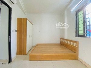 phòng khép kín 1,7tr, đh nóng lạnh 2,6tr - 3,2tr và 4,7tr. ngõ 192 khương thượng và tây sơn