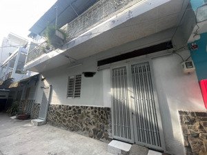 bán nhà riêng tại lạc long quân, 4,2 tỷ, 28m2, giá siêu hời