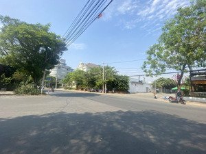 cần bán nhà góc 2 mặt tiền kinh doanh cao đức lân, quận 2. diện tích: 10x20m - giá chỉ 68 tỷ
