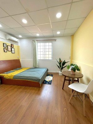 cho thuê phòng trọ full nội thất cửa sổ lớn ở bình thạnh ngay đại học hutech,hiu,uef-lh: 
