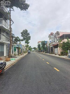 TP Tân An, đất đẹp MT gần QL1A, chính chủ bán SHR 100m2 giá 1 tỷ 8, tiện ích Aeon