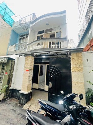 chính chủ nhà 1 trệt 1 lầu. hẻm 125 lê hoàng phái p17 gv . dt 5 x 14 . giá 5.35 ty tl