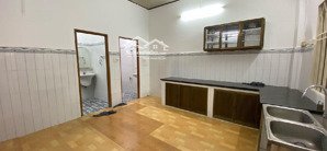 13omkhu cán bộ k3oo - nguyễn thái bình, 13om2 (4,3 x 30)m 2 tầng nhà cũ ôtô đậu trong 2 - 3 xe