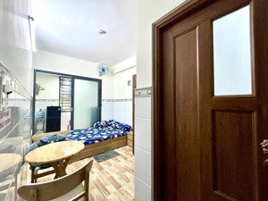 cho thuê phòng full nội thất - 1pn tách bếp - máy giặt riêng - thang máy - ngay học viện cán bộ