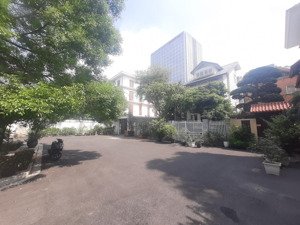 bán biệt thự vườn đào sát lotte tây hồ xây full đất 105m2x8t, mt 7m giá 51,5 tỷ, ô tô tránh, sổ đẹp