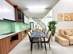 bán nhà thái thịnh 30m2 4 tầng nhỉnh 5 tỷ