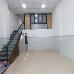 bán nhà 2 tầng khu dân cư. khu an ninh không ồn ào. gần chợ.