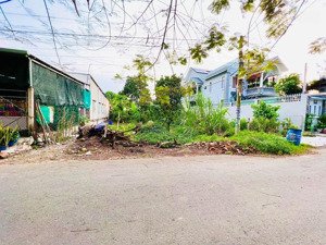 đất mặt tiền đường nhựa rộng 6m tại đường tân hiệp 4, hóc môn, cách chợ hóc môn chỉ 2km. 700 triệu