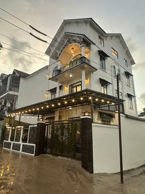 siêu hót bán nhanh villa 13 phòng ngay trung tâm phường 7 -tp đà lạt