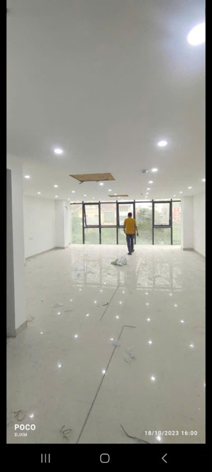 tòa nhà 7 tầng mới xây, đầy đủ công năng tiện ích: pccc; tb wc đầy đủ; điều hòa, thang máy, bảo vệ