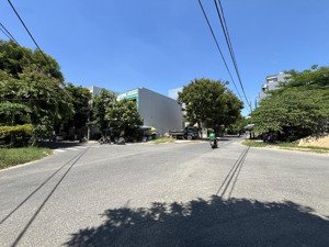 góc ngã 4 hai mặt tiền 222m2 cực đẹp sát công viên hồ nghinh, cách biển 500m giá đầu tư