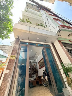 lô góc full nội thất nhà dân xây thông thoáng