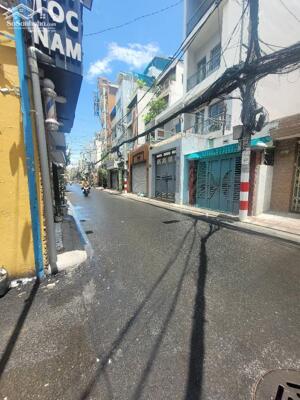 Bán nhà HXH Nguyễn Đình Chính, 6PN, 4 tầng BTCT, sát mặt tiền, giá siêu tốt.