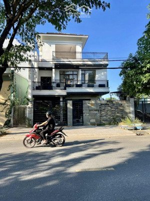 bán nhà biệt thự 3 tầng đẹp - 2 lô liền kề - mặt tiền đường trần nguyên đán, đường 10m5, dt 296m2