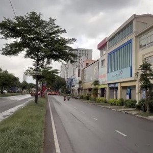 cần bán gấp nhà phố mỹ toàn đường nguyễn văn linh- phú mỹ hưng giá rất tốt- cơ hội đầu tư ngay