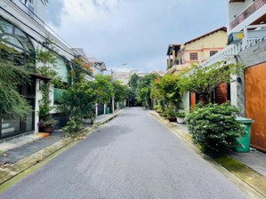 đất xây thảo điền, chỉ 120 triệu/m2. ngay gần đường quốc hương. dt(10.5x23m). cn: 235m2. chỉ 25tỷ