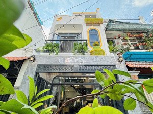 bán gấp nhà hxh, 56m2, 2 tầng, 3pn, 2wc tại lê văn sỹ, phú nhuận, giá gần 3 tỷ còn thương lượng.