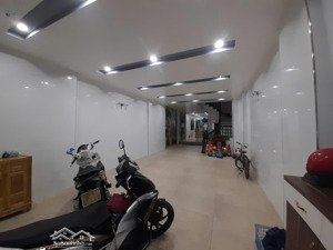 cho thuê nhà mặt đường full đồ có thang máy quán nam - cực đẹp