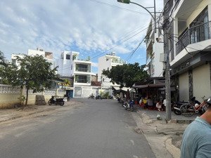 bán nhà 3 tầng đường đoàn thị điểm nha trang 176m2 ngang 13.5m2 ngay trung tâm 17.5 tỷ