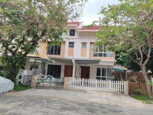 cho thuê căn nhà phố giá rẻ tại ecoxuân, giá 15 triệu, 3pn, 3wc. lh: em thanh hiền