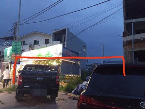em có lô đất thứ nhất cho thuê lâu dài. mặt đường trần hưng đạo (thường gọi đường máng