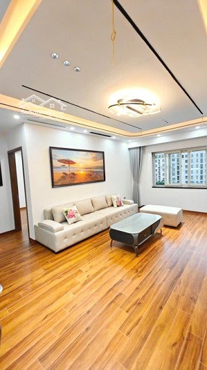 (ảnh thật)cần bán gấp căn hộ chung cư 120 m2, 3 pn tòa d5a trần thái tông, ban công đông nam