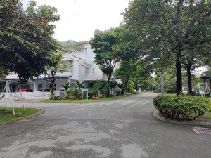 cho thuê biệt thự ở ecoxuân, bình dương, giá thuê 28 triệu nội thật full đẹp xịn xò.lh: 