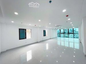 cho thuê văn phòng 120m hai mặt thoáng ngay kđt văn phú giá chỉ 12 triệu/tháng