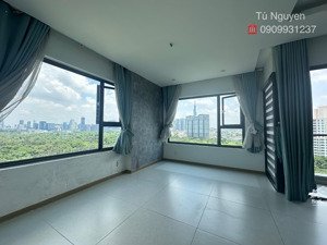 cho thuê căn hộ 3 phòng ngủ, nội thất cơ bán, căn góc view landmark 81 đang trống