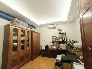 bán nhà phân lô quân đội - 3 ô tô tránh - trước nhà có sân rộng mênh mông