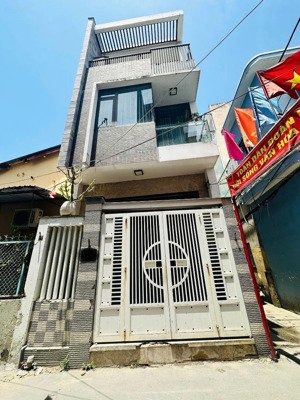 gấp bán nhà sổ riêng 100m2 giá chỉ 1ty280 ngay trung tâm bình chánh