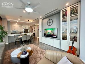 Nhà em cho thuê căn hộ 150m2 có 3PN Full giá 30tr toà Green Diamond 93 Láng Hạ.Lh 0888486262.