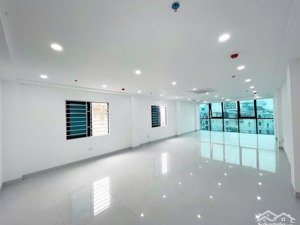 cho thuê văn phòng 50m2 hai mặt thoáng ngay kđt văn phú giá chỉ 6 triệu/tháng