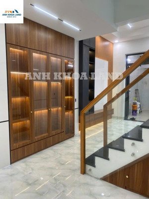 nhà 3 tầng nội thất gỗ sang xịn - đường số, gần lã xuân oai - ngang 4,5m - p.tnpa - giá bán: 8,2 tỷ