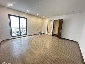 nguyễn văn linh, tổng diện tích sử dụng 70m2. gần trường chợ, cách 100m ra bãi đỗ xe