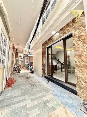 bán nhà phố chợ hàng chỉ sau 1 nhà mặt đường