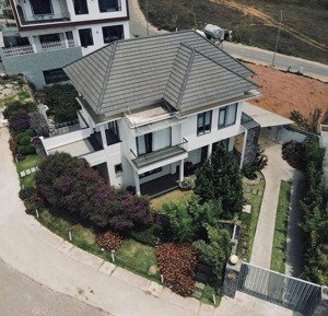 bán biệt thự đà lạt: view rừng thông - sân vườn rộng