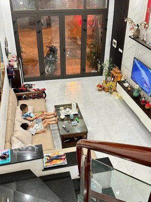 10tỷ 5 tầng -- mặt phố thông phân lô vỉa hè -- kinh doanh -- sát metro hà đông