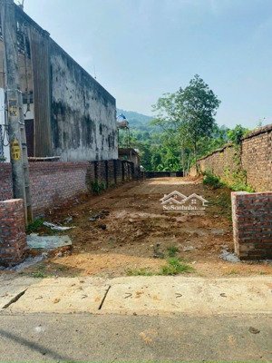 can chuyển nhượng 6m mặt tiền với dt 246m có 100tc tại vân hoà