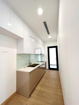 cho thuê 2pn 82m2 tại hinode city (có slot ô tô ) giá 15tr/th, tầng đẹp, ban công đông nam