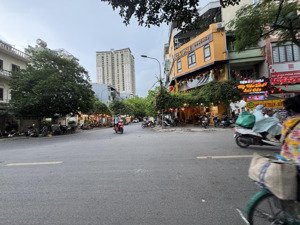 tầm 15 tỷ 50m2 - 4 tầng - mp cổ kinh doanh vip - vỉa hè gần 10m - không bao giờ có con thứ 2