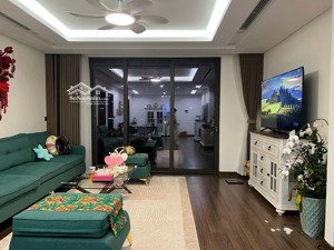 chính chủ bán căn cc góc 3n2w tầng trung green diamond 93 láng hạ.
dt: 137,4m
giá: 19.5 tỷ