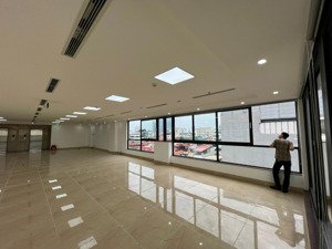 cho thuê nhà mặt phố khâm thiên, diện tích 60m2 x 5 tầng, mặt tiền 4m, đầy đủ thang máy