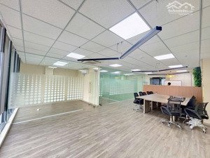 cho thuê văn phòng như hình , 80m2 ngay 282 chu văn an giá 25 triệu , có hầm xe