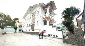 duy nhất, chính chủ cần bán biệt thự đường số 3 p.hiệp bình phước quận thủ đức.dt: 489m2 giá 100 ty