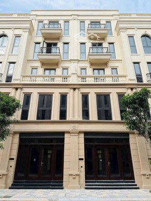 chính chủ bán thiên nga 3 80m2 view công viên cực đẹp vinhome cổ loa