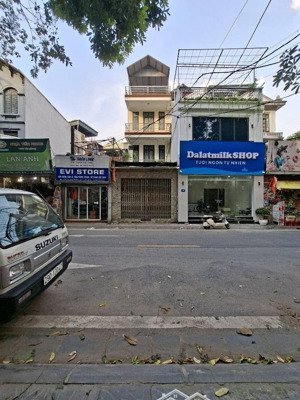 chính chủ nhờ bán nhà mặt phố hoa lâm- gần đường gom cầu trần hưng đạo. siêu kinh doanh- vỉa hè.